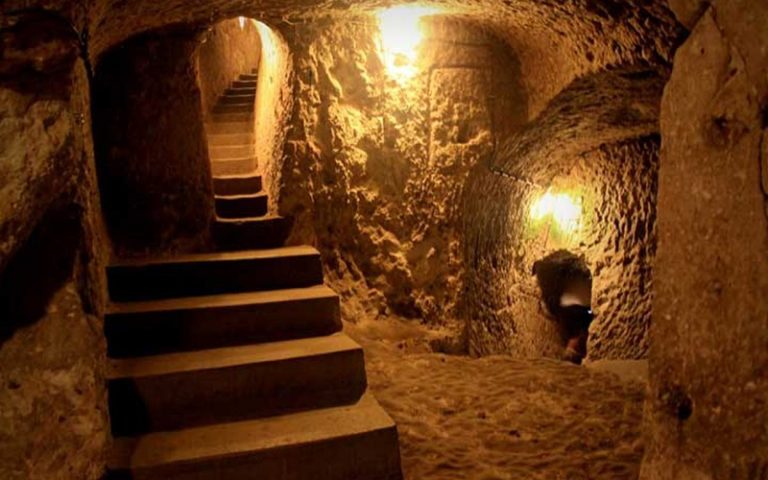 شهر زیرزمینی نوش آباد